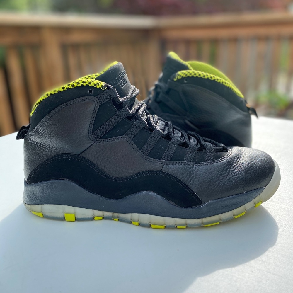 Men’s Jordan 10 Retro “Venom Green” size 10